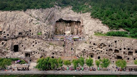  Longmen Grottoes เป็นแหล่งโบราณคดีที่ตระการตาและน่าอัศจรรย์ด้วยสลักหิน!