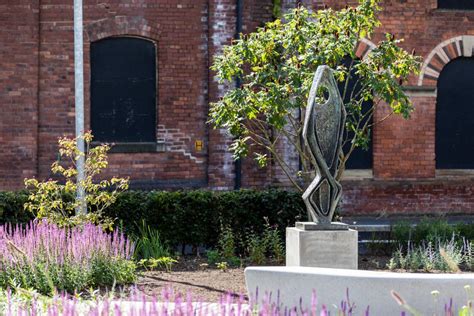  The Hepworth Wakefield: A Sculpture Sanctuary Where Art Meets Industrial Heritage!