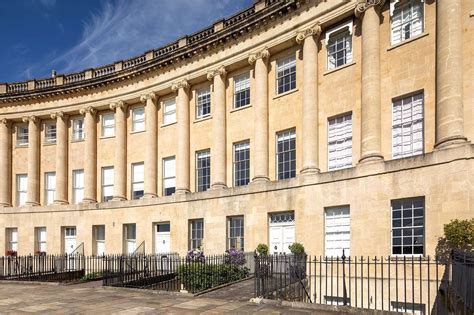  The Royal Crescent: สัมผัสเสน่ห์สถาปัตยกรรมยุควิกทอเรียนที่งดงามและอาบไปด้วยประวัติศาสตร์