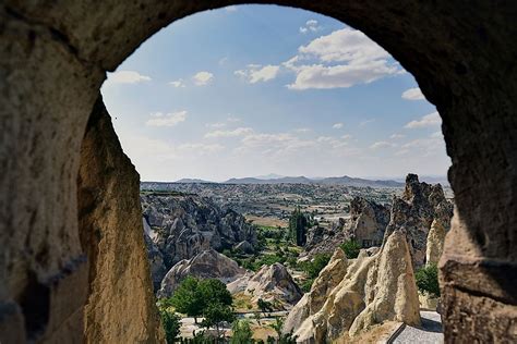 Göreme Open-Air Museum:  Journey Through Time in Otherworldly Landscapes!